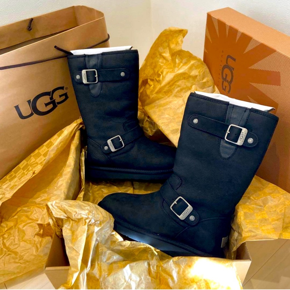 UGG Kensington Sutter Boots in Black Leather ✨